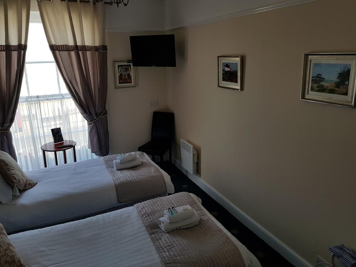 Waterfront Hotel Deal Bagian luar foto